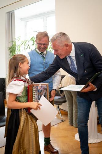Landeshauptmann Mario Kunasek beim Empfang für die Harmonika-Talente in der Grazer Burg © Land Steiermark/ Streibl