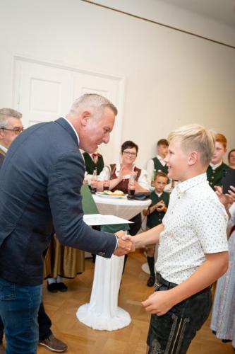 Landeshauptmann Mario Kunasek beim Empfang für die Harmonika-Talente in der Grazer Burg © Land Steiermark/ Streibl